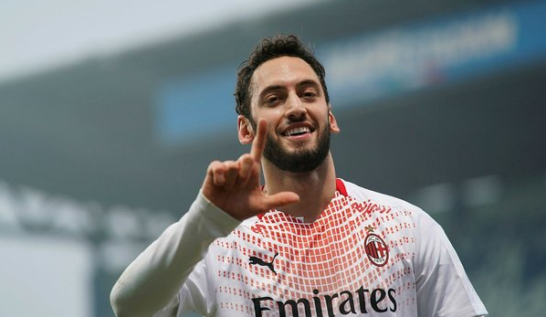 九游中国官网-关于AC米兰迎英超关键赛；赛后官宣签约；球迷炸锅；心理建设被强调的信息