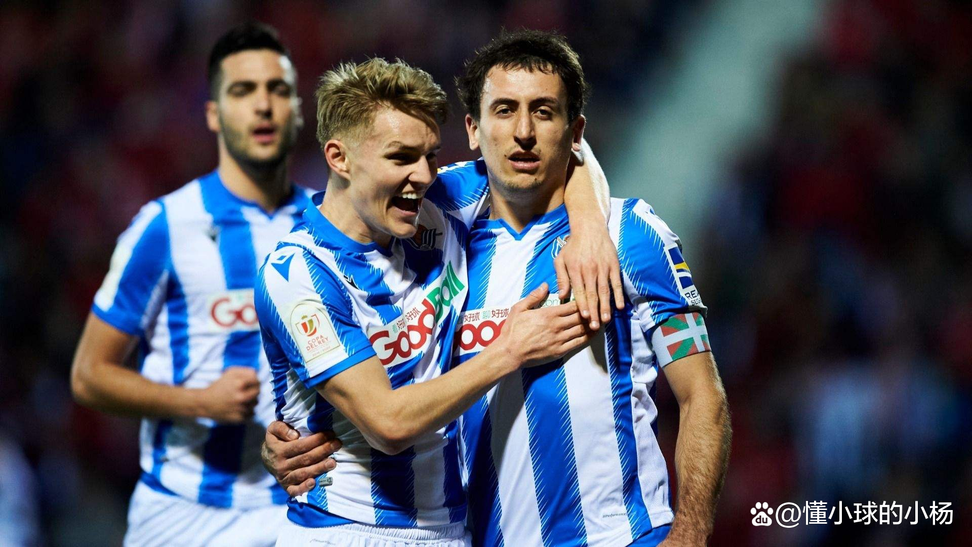 九游官方入口-包含赛地聚焦——欧联关键时刻热度飙升；莱比锡战术微调；悬念犹存；更衣室氛围转暖的词条