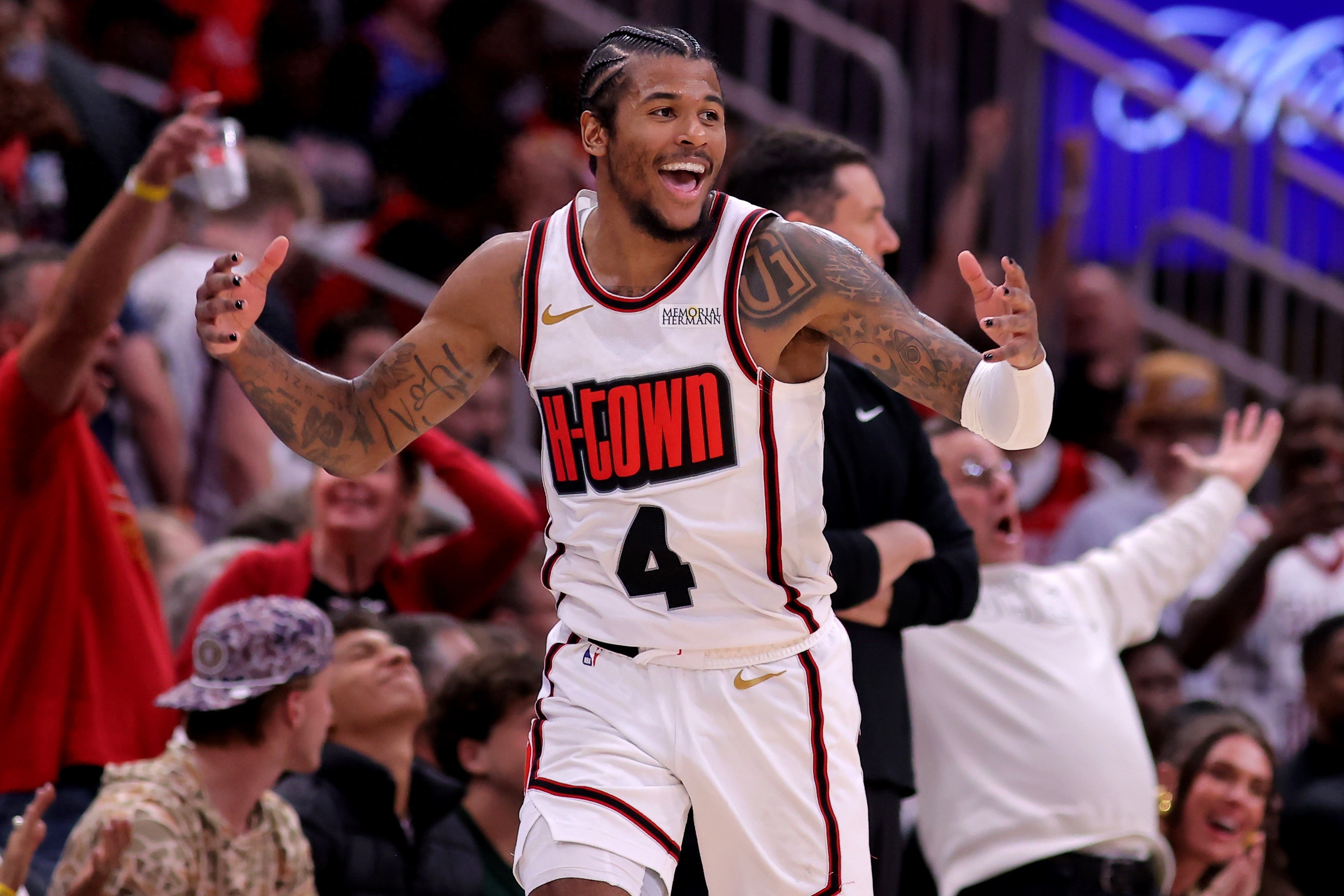 九游娱乐平台-转折点里昂单刀错失，NBA总决赛关键时刻攻防权衡，质疑声仍在，更衣室氛围转暖的简单介绍