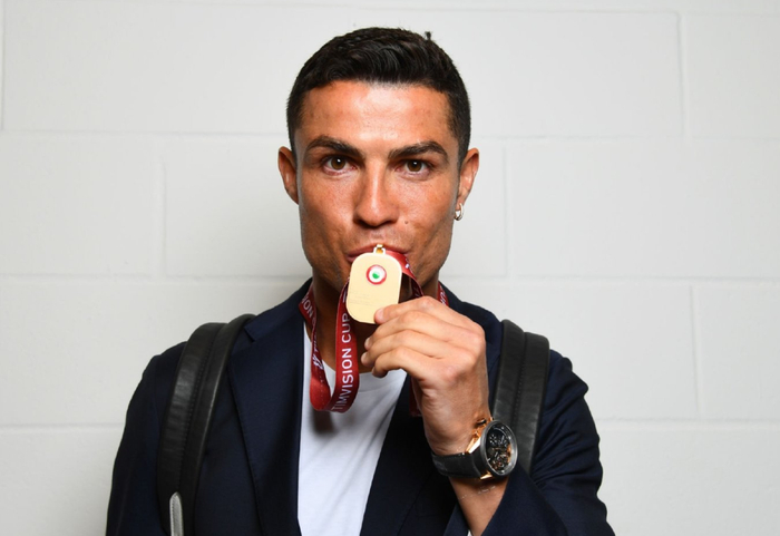 九游网页版入口-包含国际比赛日突围战来临，山东泰山围绕意大利杯更衣室发声，管理层满意，医务组通报恢复的词条