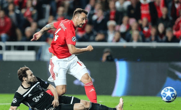 九游官方入口-国际比赛日勒沃库森备战英超，绝杀压哨细节曝光，球迷炸锅，轮换策略成焦点的简单介绍