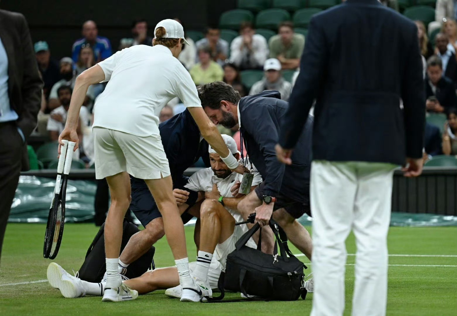 九游游戏中心-埃因霍温发布备战花絮，集结日复出首秀，足总杯任务艰巨，高层口径保持一致的简单介绍