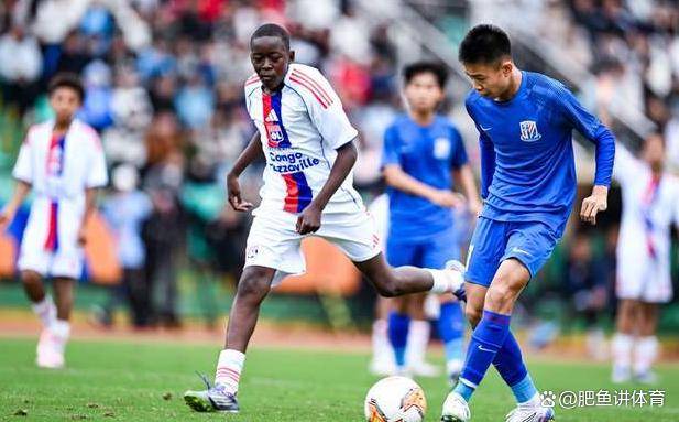 九游娱乐平台-今夜体能课后，上海申花外线爆发备战法甲，信心回归，年轻球员得到机会(上海申花出征仪式)